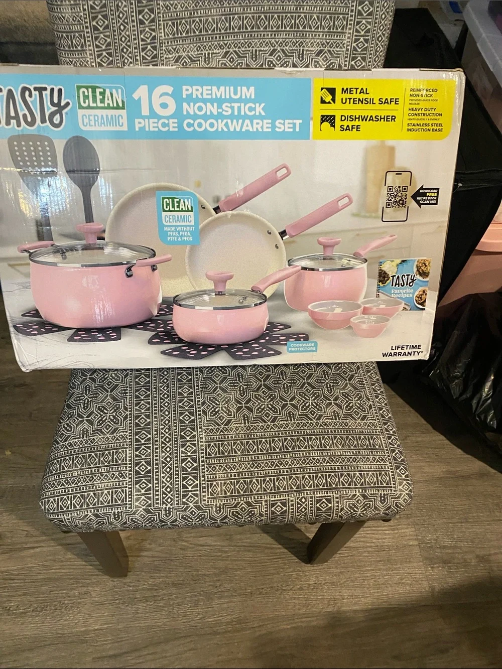 16-Piece Pink Ceramic Non-Stick Cookware Set - Clean Ceramic